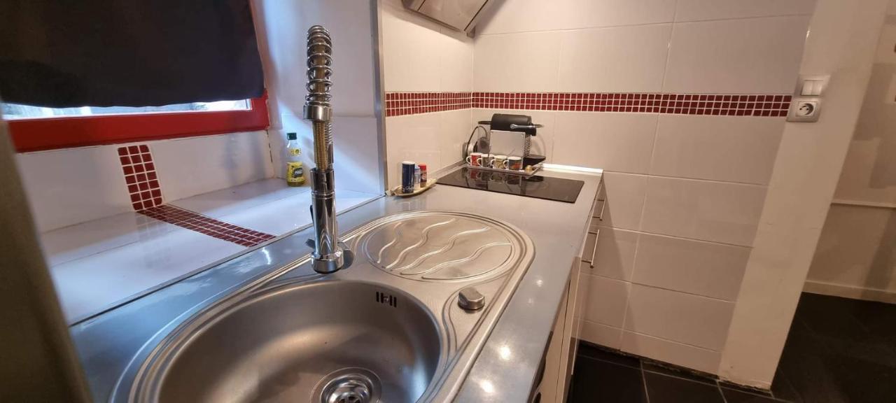 Gite Maisonnette- Et A Cote Coule Une Riviere Josselin Zewnętrze zdjęcie
