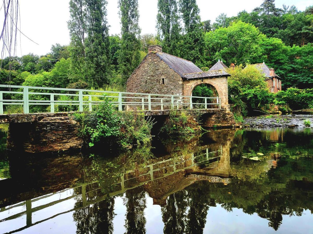 Gite Maisonnette- Et A Cote Coule Une Riviere Josselin Zewnętrze zdjęcie