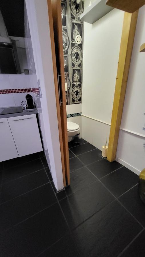 Gite Maisonnette- Et A Cote Coule Une Riviere Josselin Zewnętrze zdjęcie